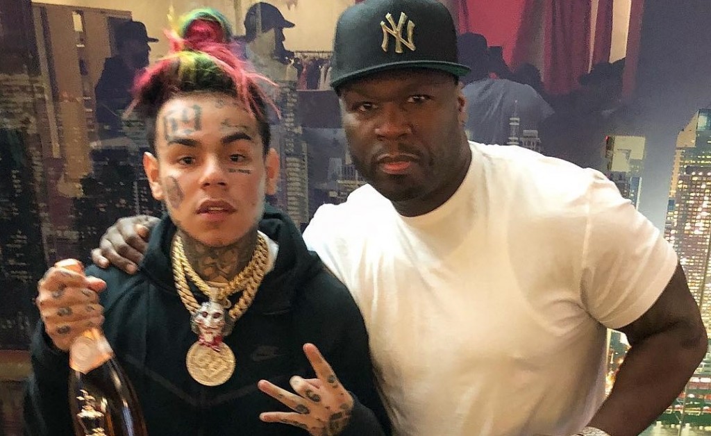 Eminem 2. Тимати на сцене. Мот певец 2023. Фанаты эминема. Фанат рэпер.