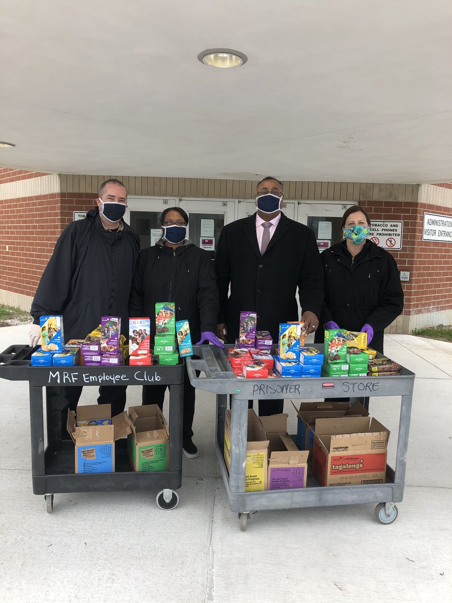 Stephenson_G4's tweet photo. Warden Chapman and members of the MRF employee club staged outside Macomb Correctional Facility to pass out free Girl Scout cookies to staff. As we all come together in these trying times, it is our dedication and respect for each other that will ensure we succeed @MDOCCFA https://t.co/589DSFyUxP