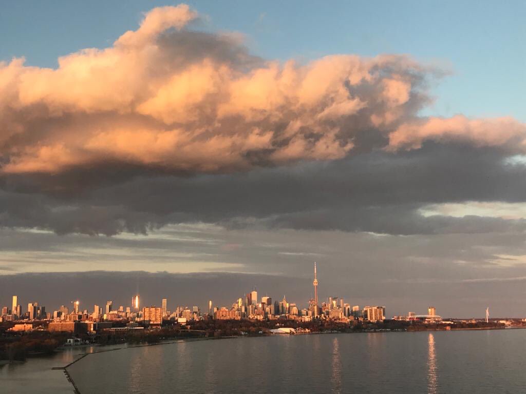 SherryLAbbott's tweet photo. .@CP24 happening now! Is Corona engulfing Toronto now! Markus Fritzinger just took this photo at 7:45 April 1, 2020 https://t.co/SQe3WHfdIR