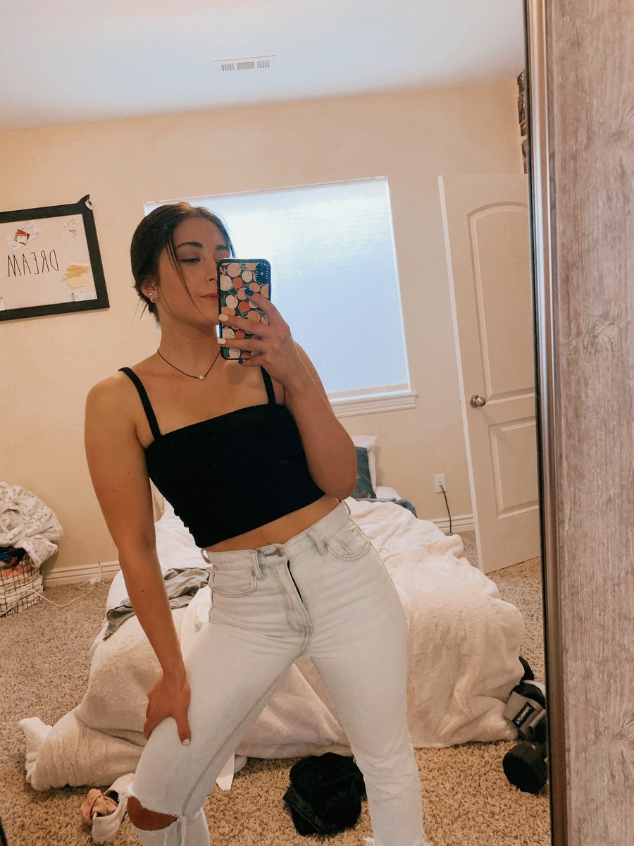 _baileeanderson's tweet photo. 🥀 https://t.co/XxWuydMbVR