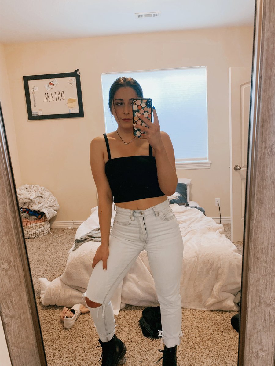 _baileeanderson's tweet photo. 🥀 https://t.co/XxWuydMbVR