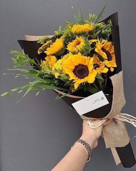 i just want some sunflowers to brighten up my life rn