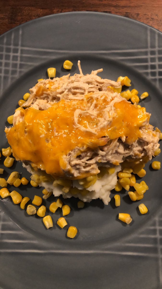 Linzk311's tweet photo. Made dinner tonight....since there’s not much else to do while you’re quarantined. Besides DRINK!! 😂 #CrackChicken #Foodie #FoodPorn #HomeChef #MightBeBecomingAnAlcoholic https://t.co/BinnfHqPhW