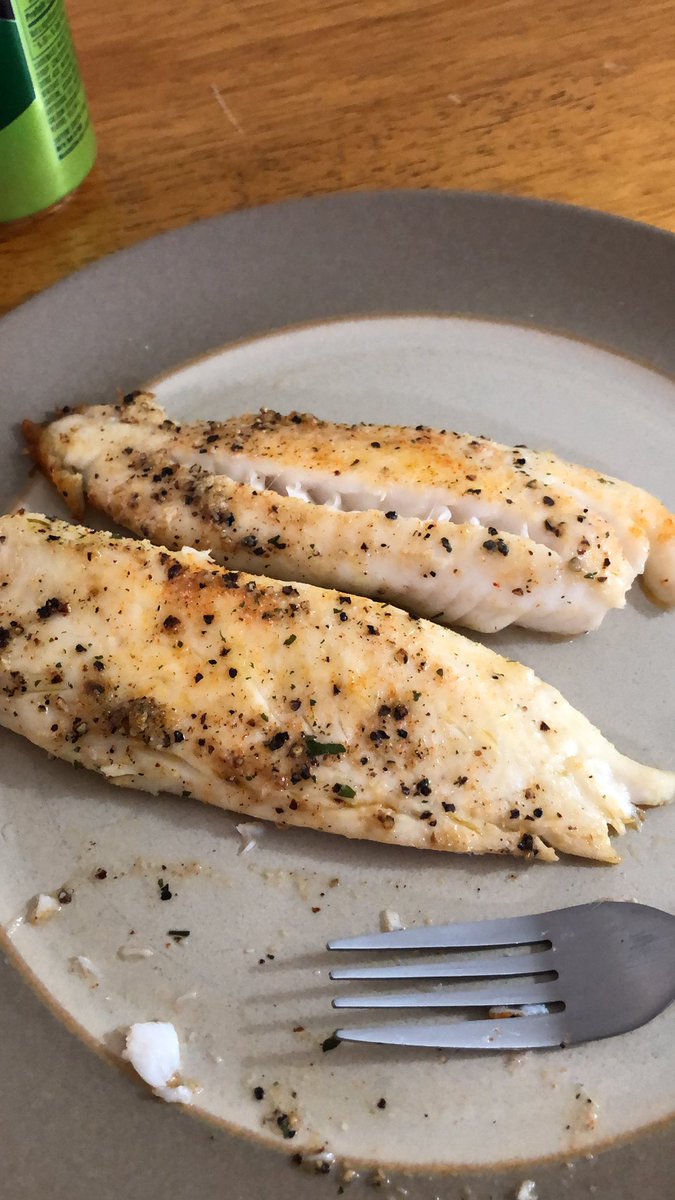 DeejHartrick's tweet photo. Made a pretty awesome dinner for myself and forgot the rice. 😂 now  I’m just sad and eating all three. Well there was three, then I ate one https://t.co/4qYVsLfg2X