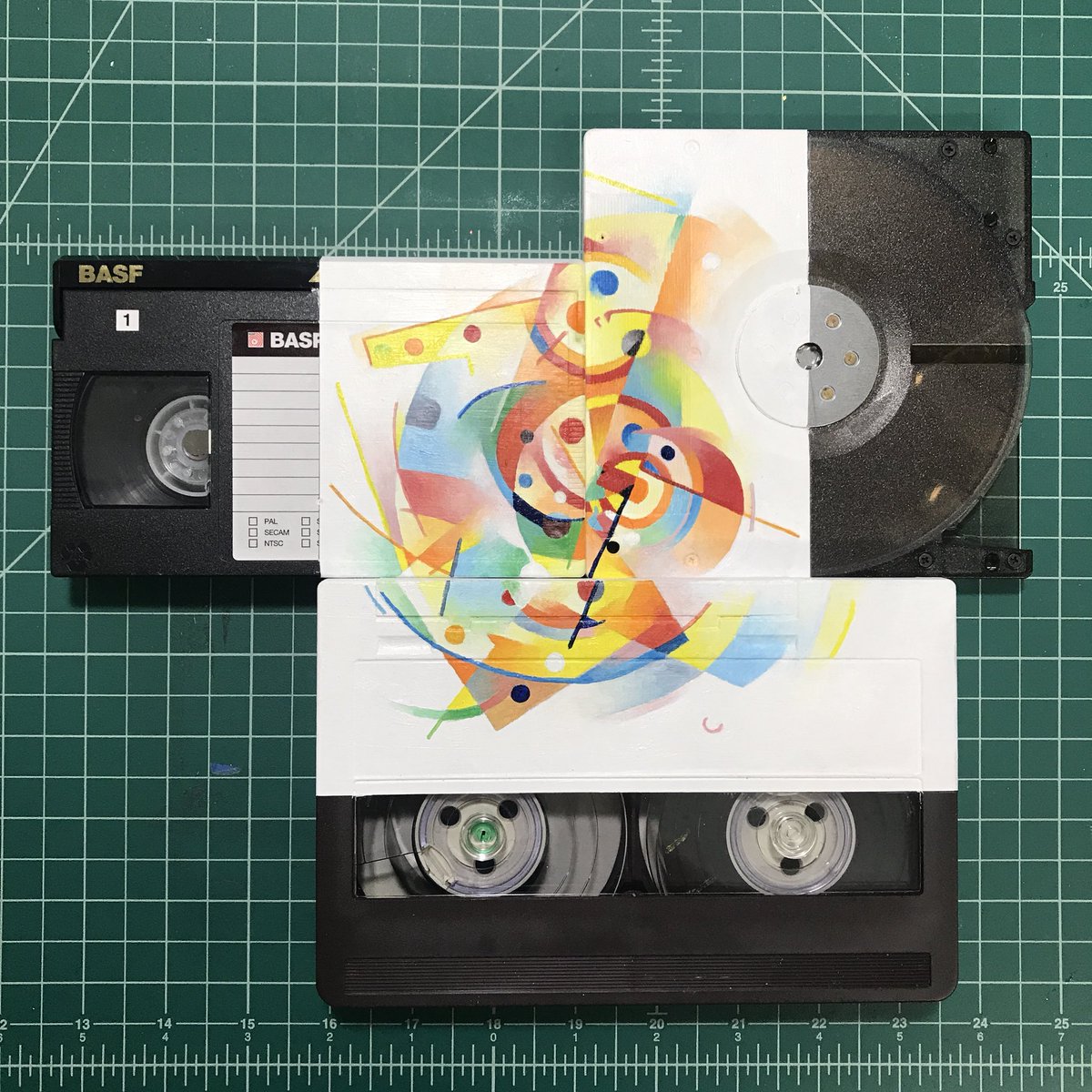 juliacocuzzaart's tweet photo. spinning, spiraling 📼📼💽 #obsoletemedia #BASF #betacamsp #sony #videocassette #syquest #acrylicpainting #triptych #videotape #obsolescence #outmoded #spinning #spiraling #juliacocuzza #parksidestudiovibes https://t.co/5fEi2YPeIV