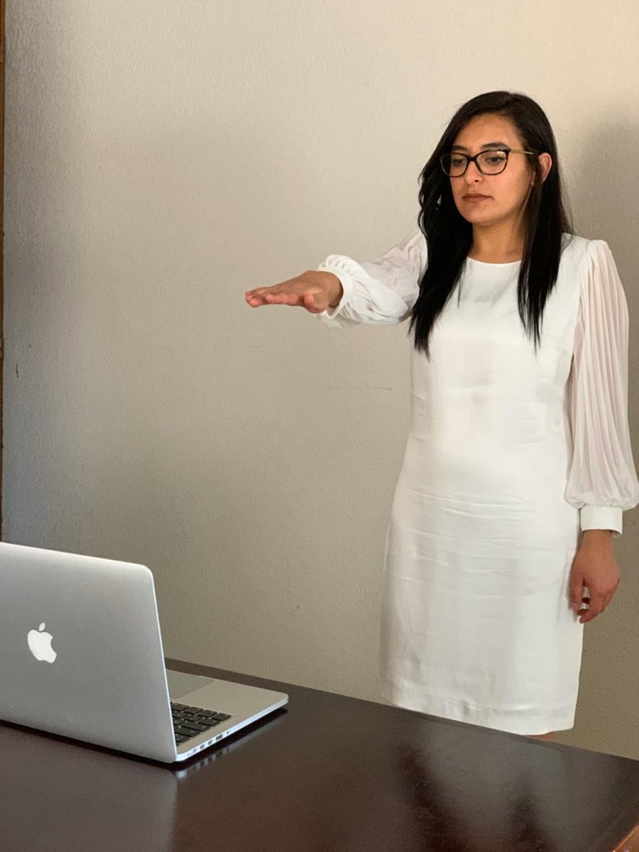 UAEM_MX's tweet photo. Por primera vez en su historia académica, la #UAEMéx llevó a cabo una titulación completamente en línea. Felicitamos a Jilary Adilene Mondragón Valdés, alumna de la Facultad de Arquitectura y Diseño, por obtener el grado de Maestría en Diseño. #MiUniversidadEsTrabajo #COVID19 https://t.co/IEzo48sRxW