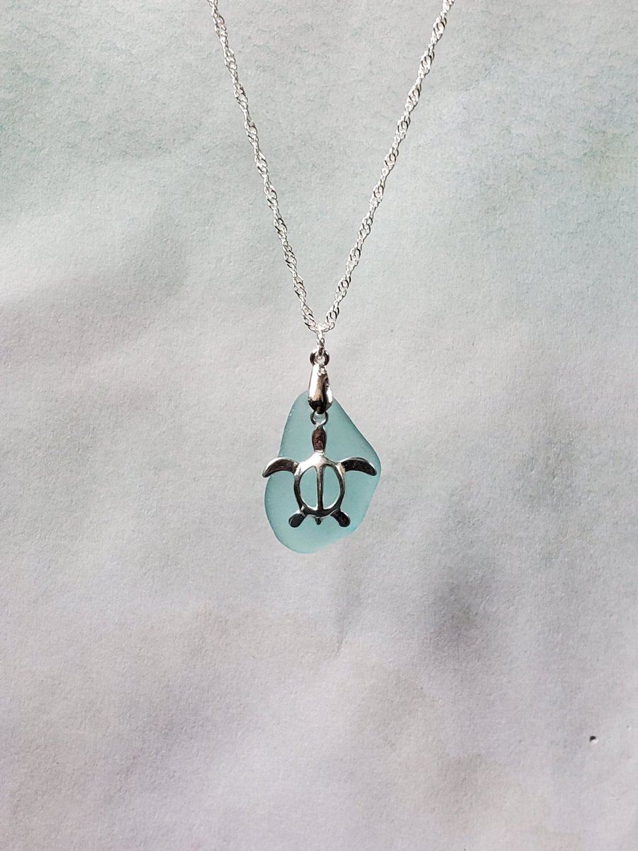 saltedbayonet's tweet photo. A sweet silver #seaturtle graces this #handmade, genuine aqua blue #seaglass &amp; sterling silver necklace.  https://t.co/sK8uhks7xX #seaglassjewelry #genuineseaglass #aquablue #aquablueseaglass #handmadejewelry #blueseaglass #seaturtlejewelry #surftumbled #seaglassnecklace https://t.co/s9zYvPVRbW