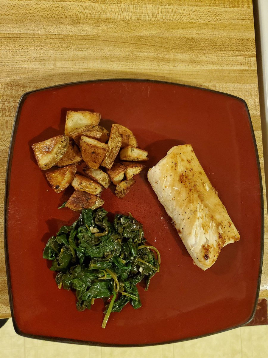 mclogic's tweet photo. Lemon-garlic mahi-mahi, sauteed spinach and roasted potatoes. #LetThatBoyCook https://t.co/pokF5WSZJt