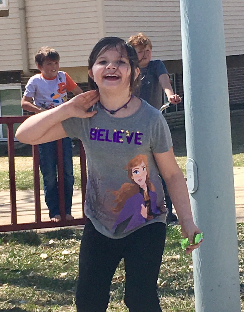 fisherbliven's tweet photo. Love you 3rd Graders!! My heart is full after our Morningside STEM Elementary Staff Parade!! My signs are staying on!! @MsideElemSCCSD #SSCSD #MissMyStudents #LoveYou3rdGraders https://t.co/8p4cZPqDoH