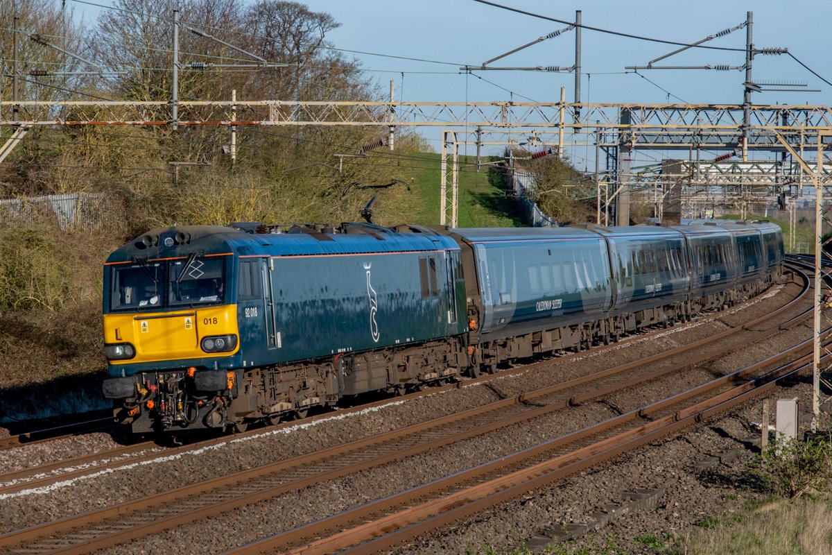 秩父路号 イギリス有数の寝台列車 カレドニアン スリーパーのビフォーアフター 19年より新造のmark 5客車に置き換えられ 牽引機関車もclass 92に統一された 当初は初期トラブルが多発し 大変だったようだが最近は落ち着いてきた様子