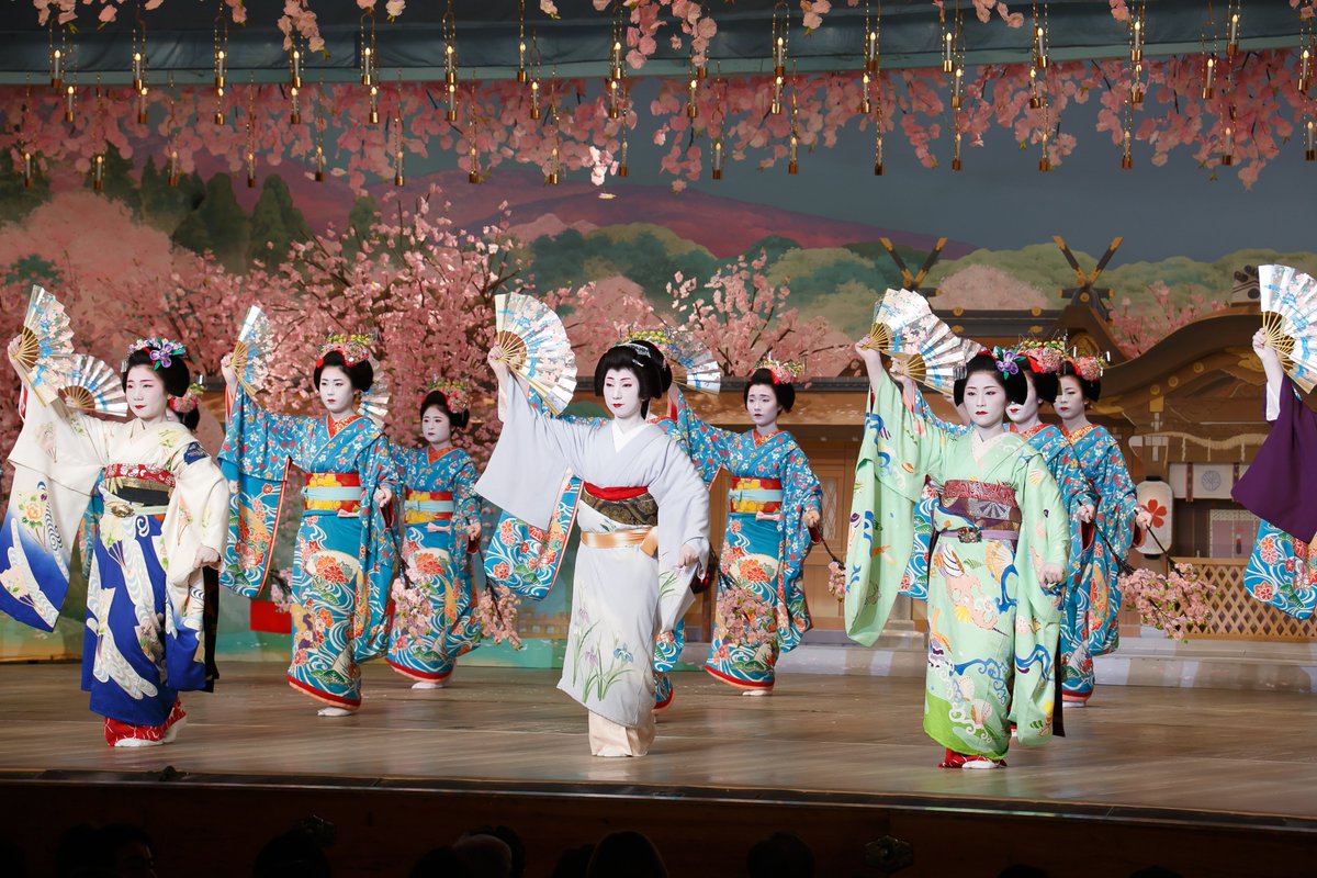SharingKyoto's tweet photo. Of course, this year's got cancelled, but in Kyoto Miyako Odori starts on every 1st April to announce that spring has come. Hopefully we can see it next year! 
https://t.co/ssOt80NWB9
#sharingkyoto #miyakoodori #miyakodance #kyoto #kyotomiyakodance #kyotomiyakoodori #kyotospring https://t.co/Smi3seEaql