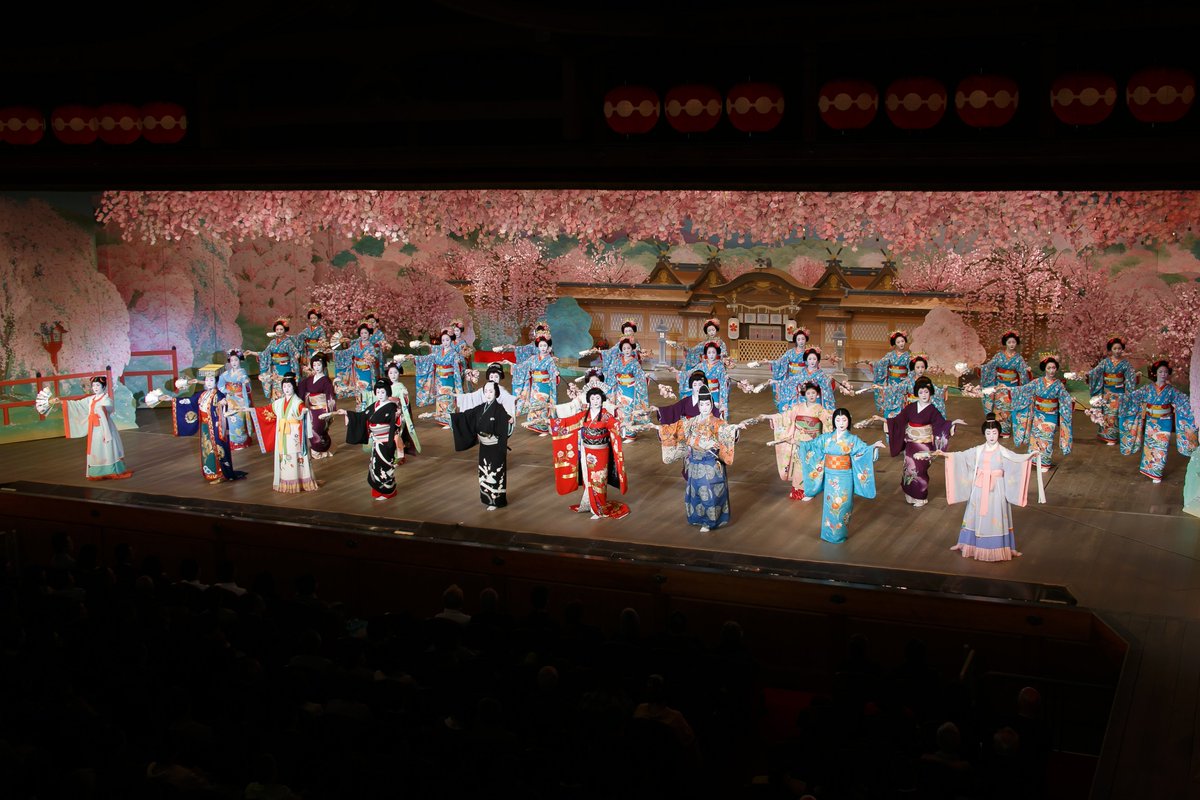 SharingKyoto's tweet photo. Of course, this year's got cancelled, but in Kyoto Miyako Odori starts on every 1st April to announce that spring has come. Hopefully we can see it next year! 
https://t.co/ssOt80NWB9
#sharingkyoto #miyakoodori #miyakodance #kyoto #kyotomiyakodance #kyotomiyakoodori #kyotospring https://t.co/Smi3seEaql