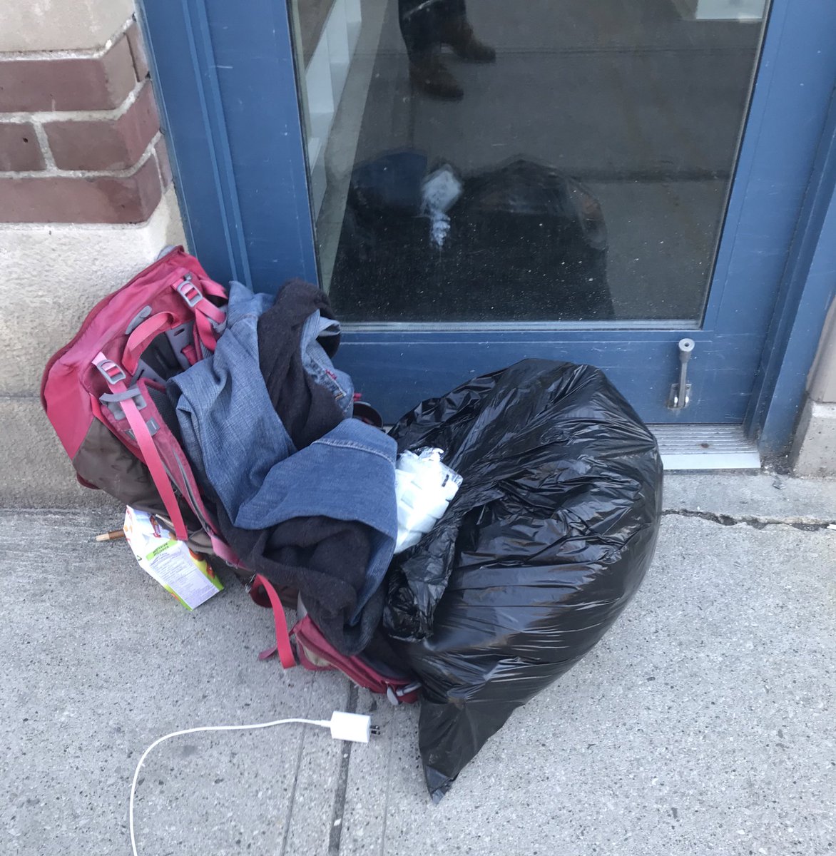 Today a landlord in  #Parkdale tried to evict a tenant who couldn’t pay his rent, and threatened to call the cops on him. Thankfully, he’d already used the tools at  http://KeepYourRent.com  to connect with neighbours who were ready to have his back. #KeepYourRent