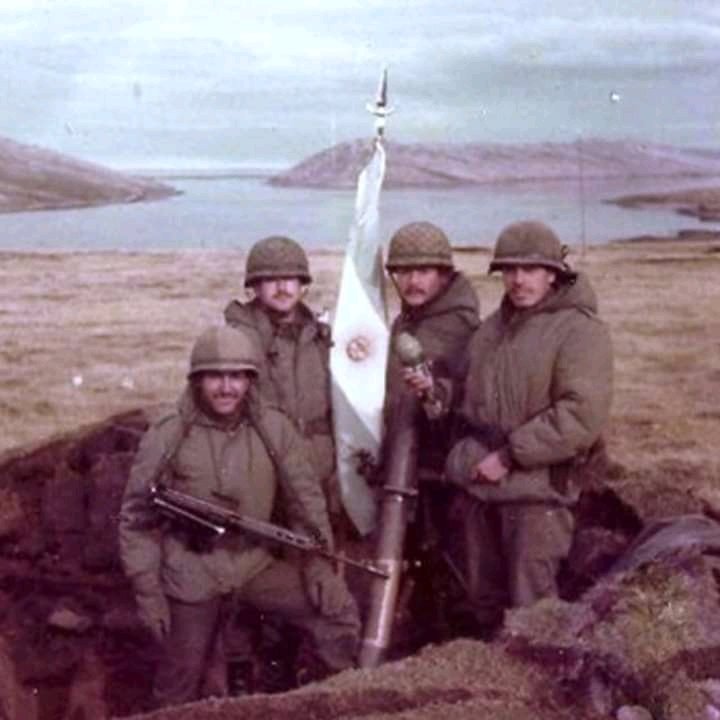 IsMiguelRamirez's tweet photo. 2 de abril de 1982. El Día del Veterano y de los caídos en la guerra de Malvinas, recordamos a todas las personas que lucharon en defensa de la patria. #NuestrosHéroes #LasMalvinasArgentinas🇦🇷 https://t.co/FA6tBVf46r