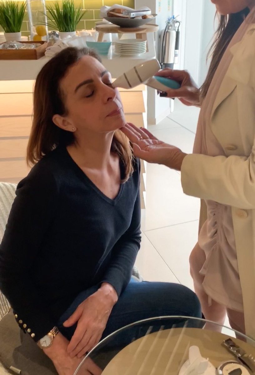 sherryclaridge1's tweet image. With #LumiSpa Accent as your secret weapon, no one has to know you just woke up! Massage away your morning puffiness and under eye circles. 
#LumiSpaAccent #ageLOC #darkcircles #undereyecircles #puffyeyes #radiantskin #skincareroutine #skin
sherryclaridge.mynuskin.com