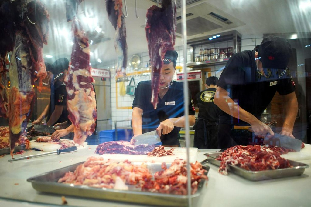 Reuters's tweet photo. China's Shenzhen bans the eating of cats and dogs after coronavirus https://t.co/n4TbCaKq4n https://t.co/RCeZZUBpAP