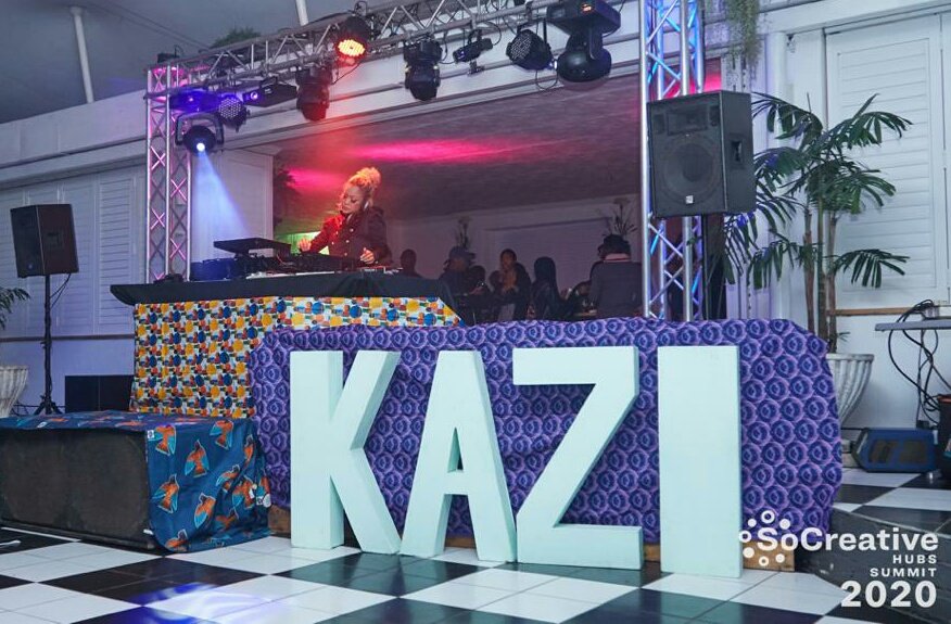 SOCreative2022's tweet photo. Morning #Socreative2020 community!  We hope youre well, #socialdistancing one of us,  @dj_kingher has a treat for you as you #StayHome "DJ appreciation mixes dropping #zimdancehall #electrotrap #trap #dancehall" Check out her Insta page @OfficialKingHer @SouthernAfrArts https://t.co/3bDFhdtvkO