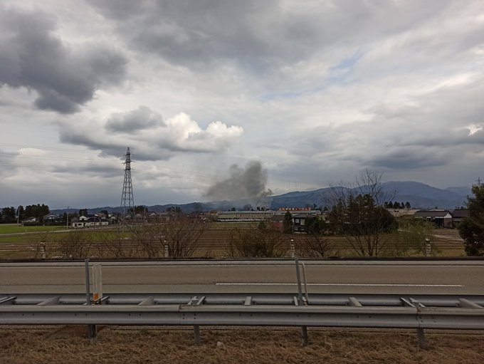 火事 富山県砺波市新明で火災 黒煙あがる 現場画像まとめ まとめダネ
