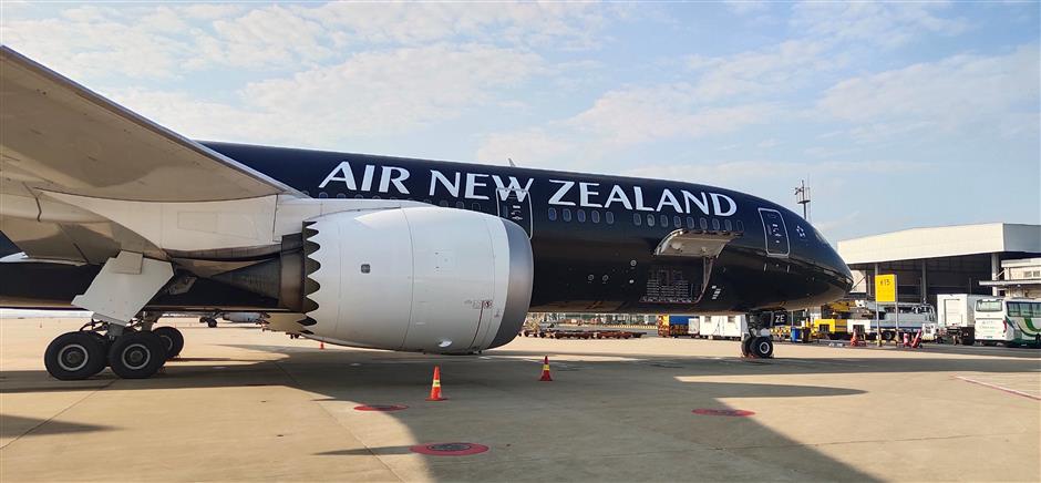 Air New Zealand <a href="/FlyAirNZ/">Air New Zealand</a> has restored its direct flight service between #Auckland and #Shanghai, but instead of carrying passengers the airline is hauling export goods such as honey, seafood and milk powder. shine.cn/news/metro/200…