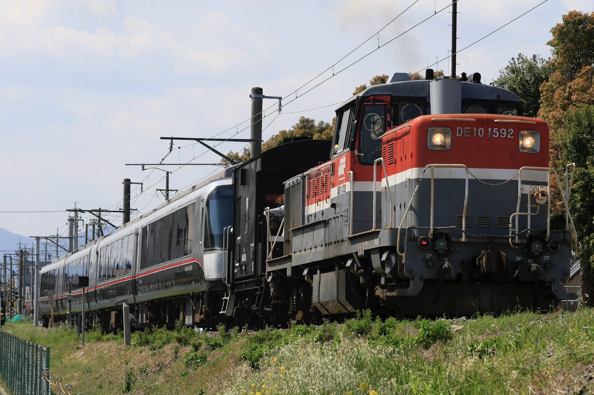 Tynpn على تويتر 4 2 9774ﾚ De10 1592 小田急形 f 甲種輸送 この間出場したexeaのもう半分の甲種でした 担当は旋回窓 逆ｴﾝﾄﾞで人気の1592号機