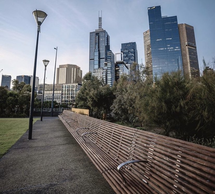 cityofmelbourne's tweet photo. Thank you for staying at home. 👏🙌Our sensors across the central city show pedestrian numbers have dropped by 83% compared to the same time last year. 📉
Keep up to date with social distancing requirements here: https://t.co/HGGwfbMduy #COVIDー19  
📸 :dean.ohlmus (Insta) https://t.co/obG6a18oNT