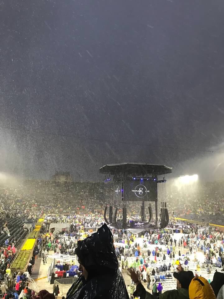 StaciPaxson's tweet photo. It’s a little warmer watching you live this time than the last time I watched. Friends in Low Places please.  #NotreDame #GarthAndTrishaLIVE https://t.co/8BtvUFAumS