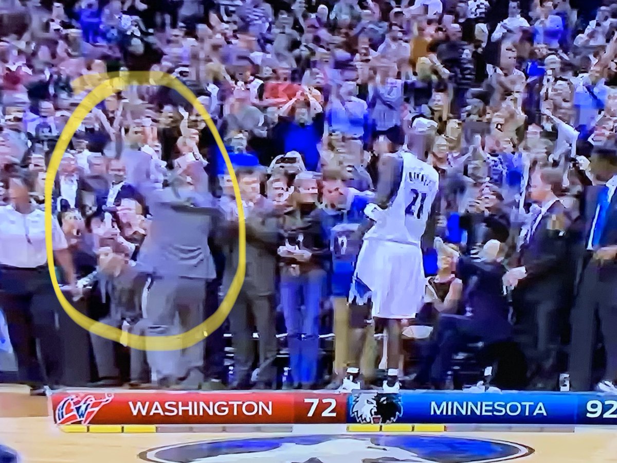 MarneyGellner's tweet photo. Loved this moment. KG checked out of the game for the final time and Flip had his hands above his head, clapping 👏 #WolvesClassic https://t.co/WJbXIEb0Y1