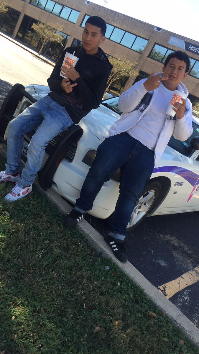 EslyeNshtx's tweet photo. Time flew past and im still missing you brother ๐ 8:15 #LONGLIVEBRYAN #GUTTABABYS #REALDOPEBOYSFR #BREADBRUDDA #GOGETTAS https://t.co/tyXqwdW32J