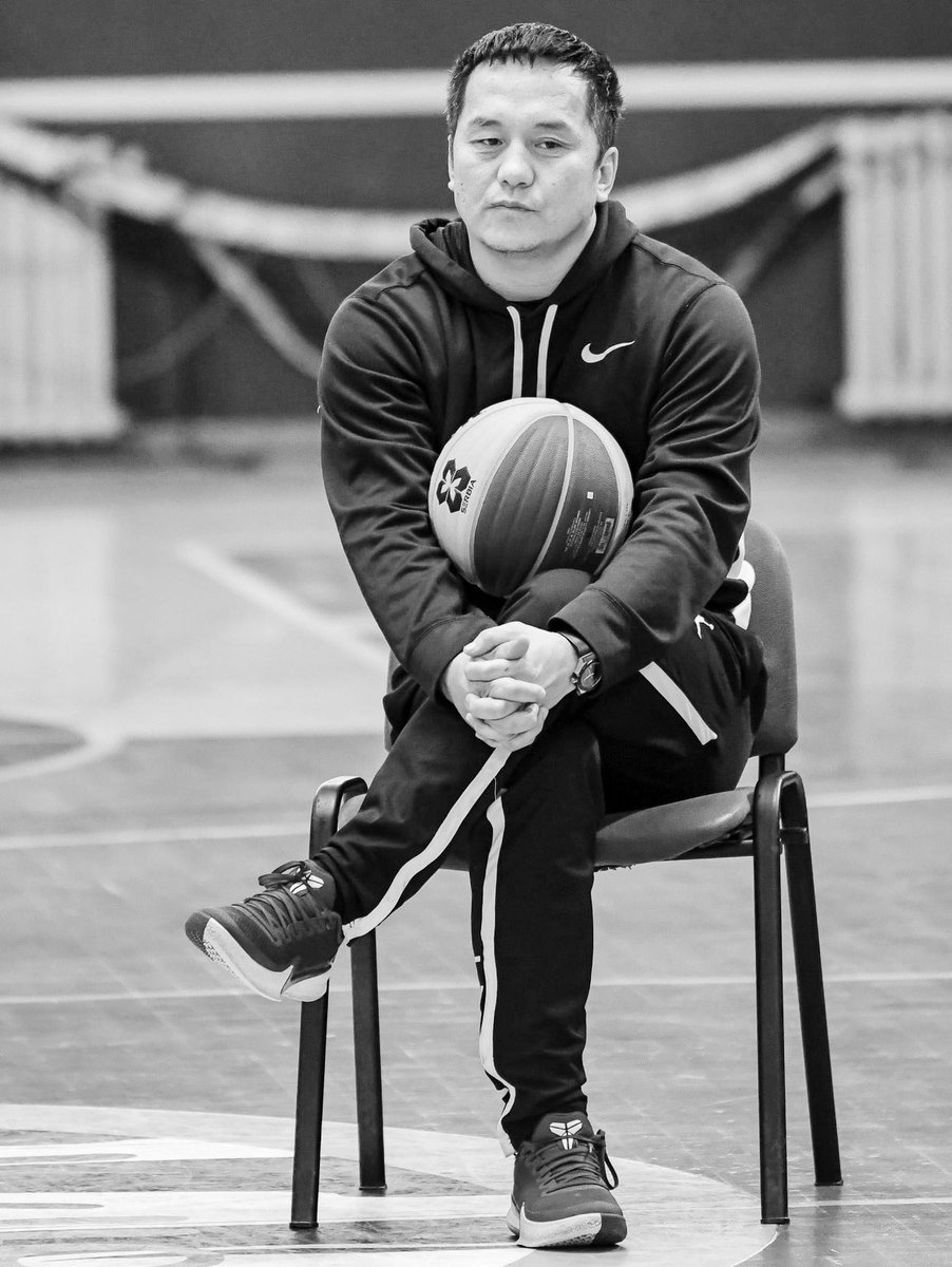 Энэ залууг нэг магтчих уу. 10 жилийн өмнө төсөөлөхийн аргагүй байсан Монгол мөрөөдлийг Тулгаа гаргаж, бодит болгож чадсан. Манай залуучууд сагсан бөмбөгөөр тив, дэлхийгээс шалгарч одоо олимпд өрсөлдөхөөр хүлээж сууна. Ийм залуучууд олон бол Монгол дорхноо л хөгжинө. <a href="/3x3Mongolia/">3x3 🏀 Mongolia</a>