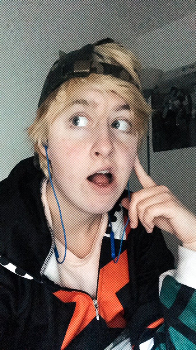tokenrichkid's tweet photo. (( i was mad about missing munday and am bored so have m y face ig https://t.co/YpPQcdNEso