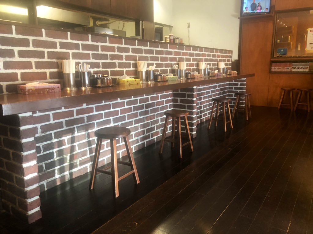 iimuradesu's tweet photo. ただでさえ狭い店なんですが、新型コロナウイルス感染拡大防止対策としてお客様同士の間隔を広く取るため席数を減らしました。
ご不便をお掛けするかと思いますがご協力お願い致します。 https://t.co/dC5pcACOLD