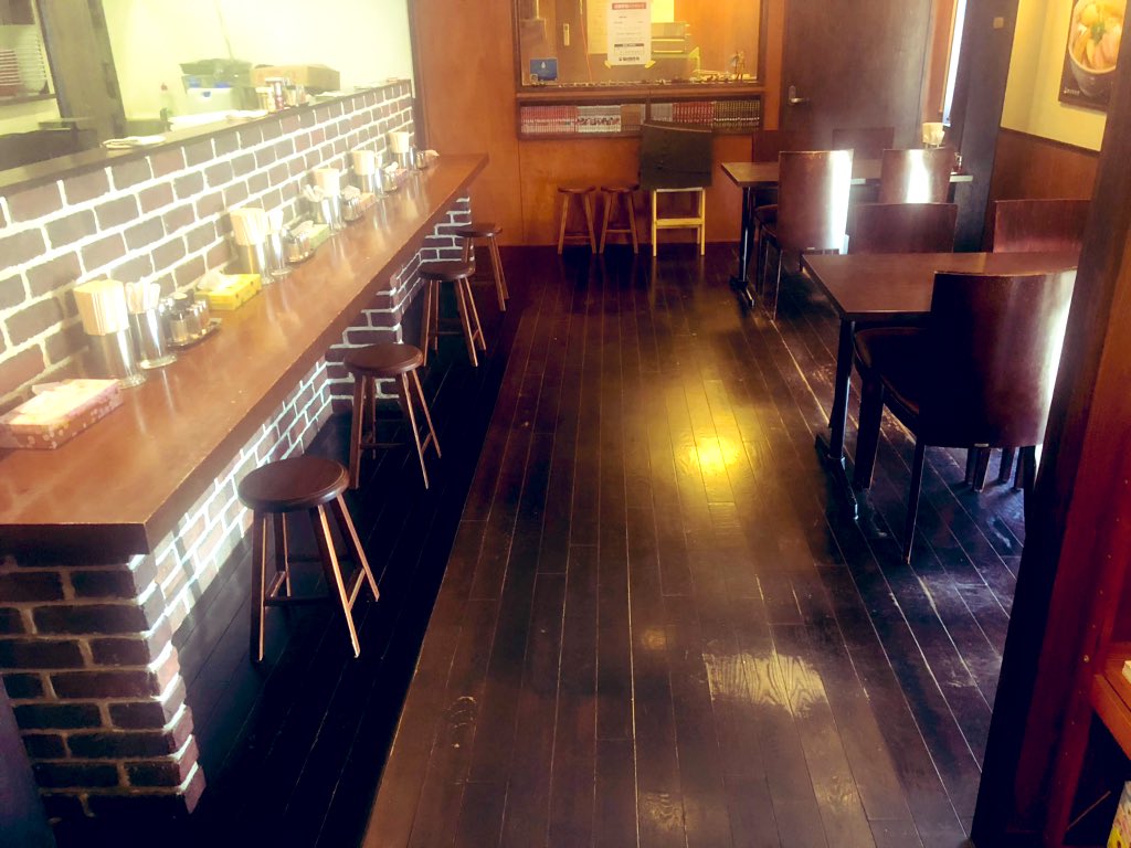 iimuradesu's tweet photo. ただでさえ狭い店なんですが、新型コロナウイルス感染拡大防止対策としてお客様同士の間隔を広く取るため席数を減らしました。
ご不便をお掛けするかと思いますがご協力お願い致します。 https://t.co/dC5pcACOLD