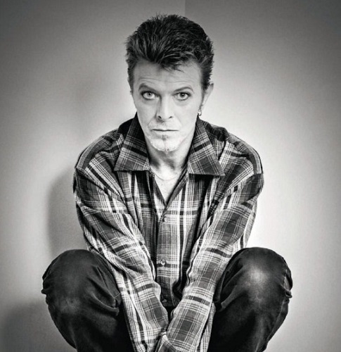 FromTheVaultCA's tweet photo. Good news David Bowie Fans! 👨🏼‍🎤

On Friday April 10th, the Bowie Estate will be releasing an extremely rare video for #Repetition97, that was filmed at the #EarthlingTour rehearsals! 😍

Check out our Facebook Page on April 10th to see it first! ⚡ https://t.co/ZWrXLuGb9j