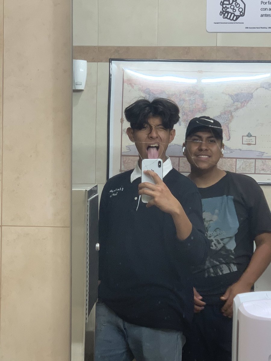 chuloskates's tweet photo. Walmart said 6 feet apart I said fuck it 1 feet #homiegoals ๐คช๐จโโค๏ธโ๐โ๐จ https://t.co/FMQPsTGDBO