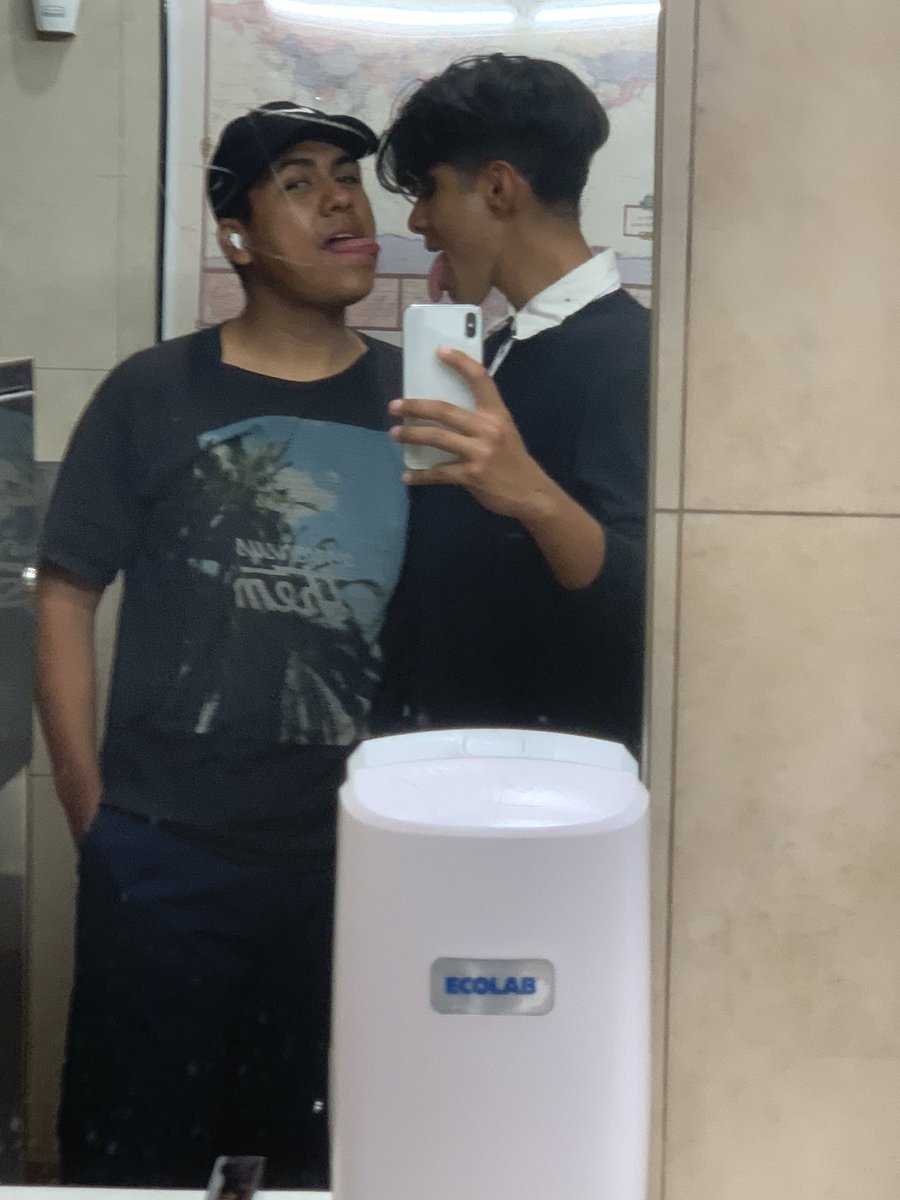 chuloskates's tweet photo. Walmart said 6 feet apart I said fuck it 1 feet #homiegoals ๐คช๐จโโค๏ธโ๐โ๐จ https://t.co/FMQPsTGDBO