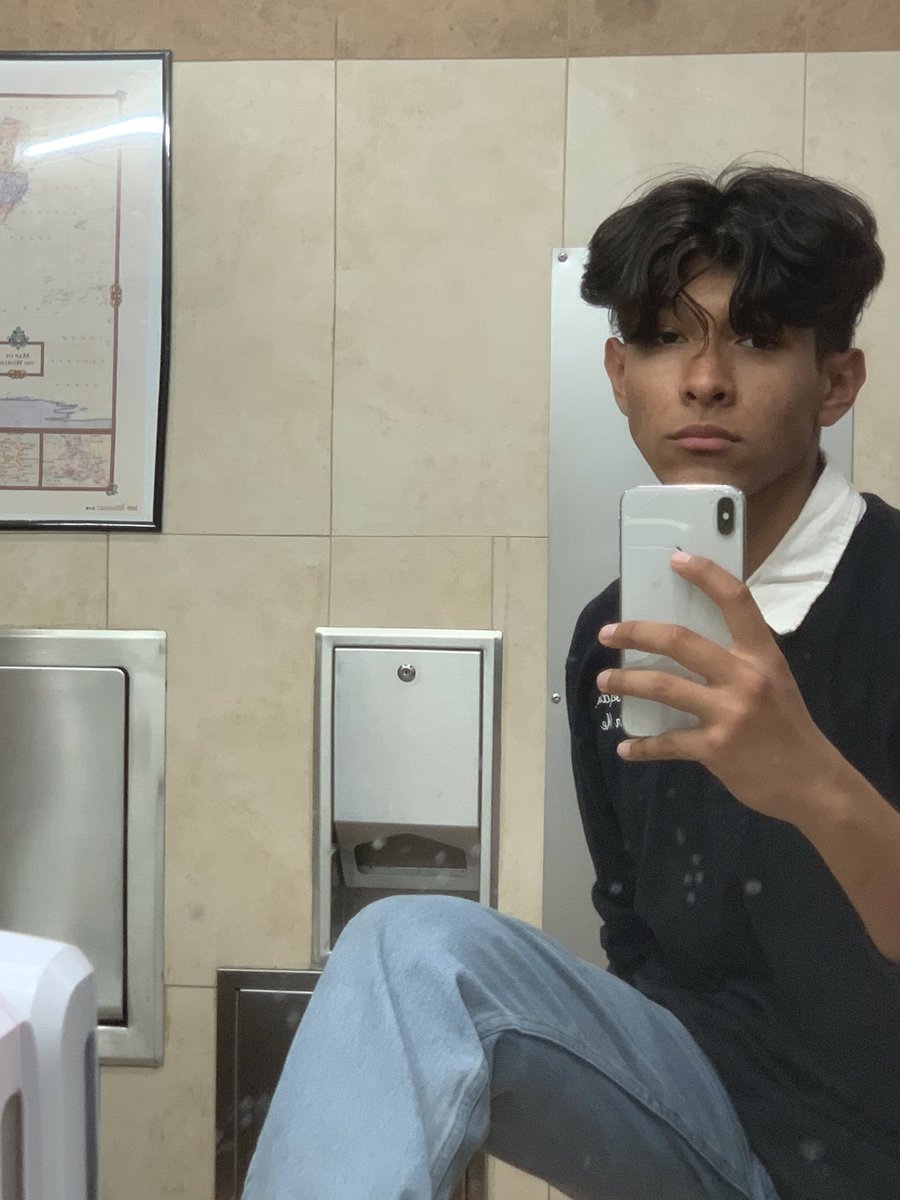 chuloskates's tweet photo. Walmart said 6 feet apart I said fuck it 1 feet #homiegoals ๐คช๐จโโค๏ธโ๐โ๐จ https://t.co/FMQPsTGDBO