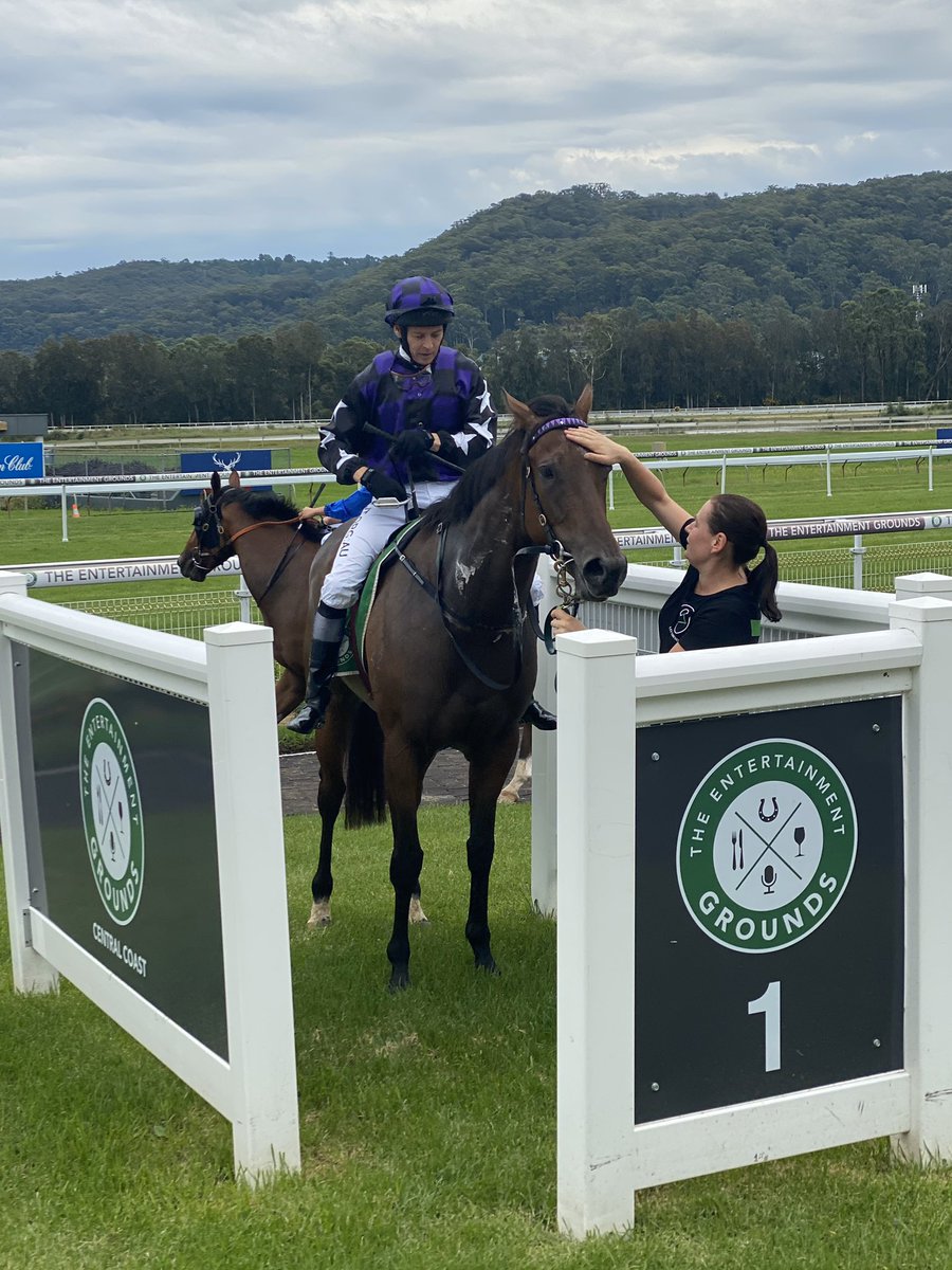 gosford_races's tweet photo. RACE 1: 3YO MDN H/C - 1000m
Winner: Midsummer Rain
Trainer: @ClareCRacing
Jockey: @gibbo7822
Midsummer Rain brings it home in beautiful form, on debut for the Clare Cunningham stable. Congratulations to winning connections 👏🏼 https://t.co/KkjDjc9c9q