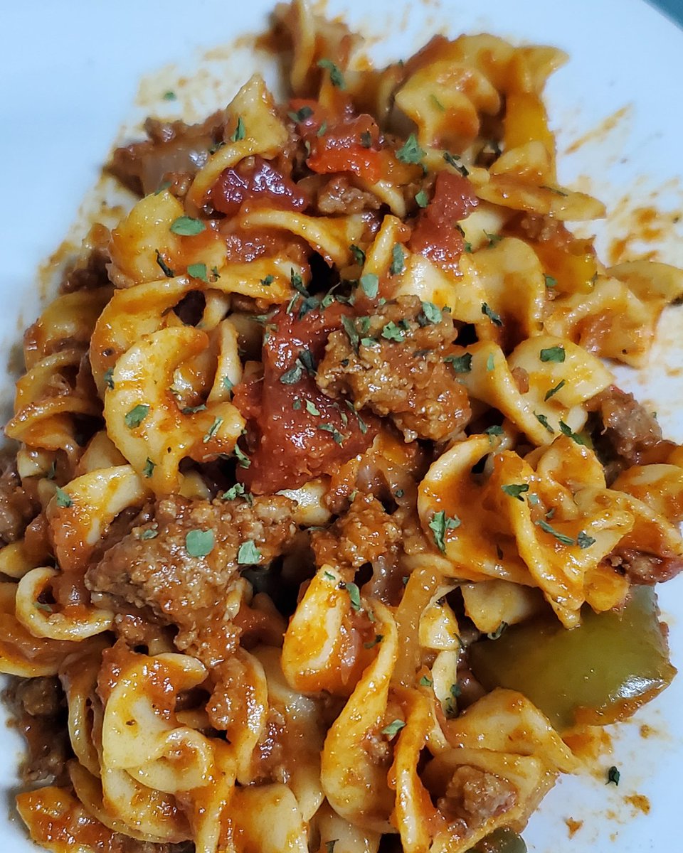 NotAChef4's tweet photo. Day #19 of my 122 day health journey Because everyone likes a unique spaghetti dish --->> for THE TRUTH ABOUT QUARANTINE https://t.co/FNAUyJaomP 

#notachef #spaghetti #notalwayshealthy #healthyliving #healthyfood #healthylifestyle #food #peppers #quarantine #noodles #familyfave https://t.co/LLlGsfnbRX