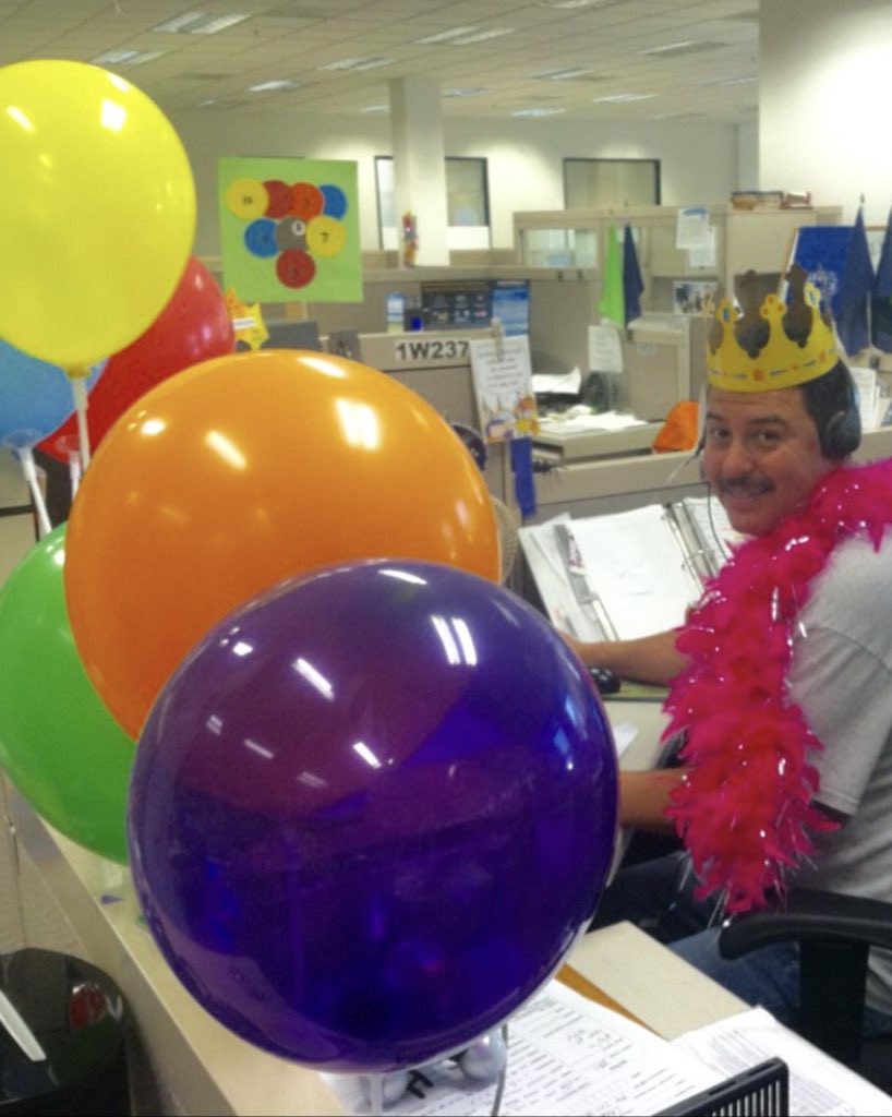 Sd9Irene's tweet photo. Jorge feeling fabby after selling a wireless today 👍🏼 #WednesdayVibes @TeamNerry @johnny_soliz @Mr_Andres_Caro @Saporico @attsandiego9 https://t.co/mdCutU395F