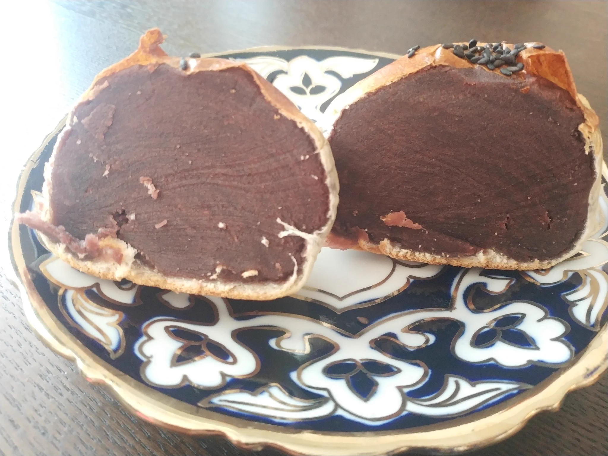 あんこの塊？薄皮あんぱんの中身がほぼあんこwww