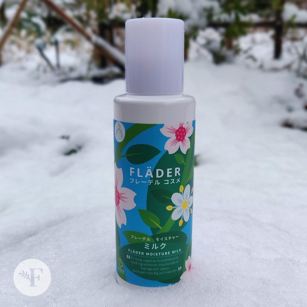 FladerCosme's tweet photo. 私たちの商品が春の雪と共についにやってきました❄❄

Our products finally arrived with the surprising snow in spring❄❄

#乳液 #ミルク #雪

#FläderCosmetic #Fläder #フレーデルコスメ #Vegan #ヴィーガン #ヴィーガンコスメ #SkinCare #VeganSkinCare #スキンケア #コスメ #スウェーデン https://t.co/qAHL4hCq1f
