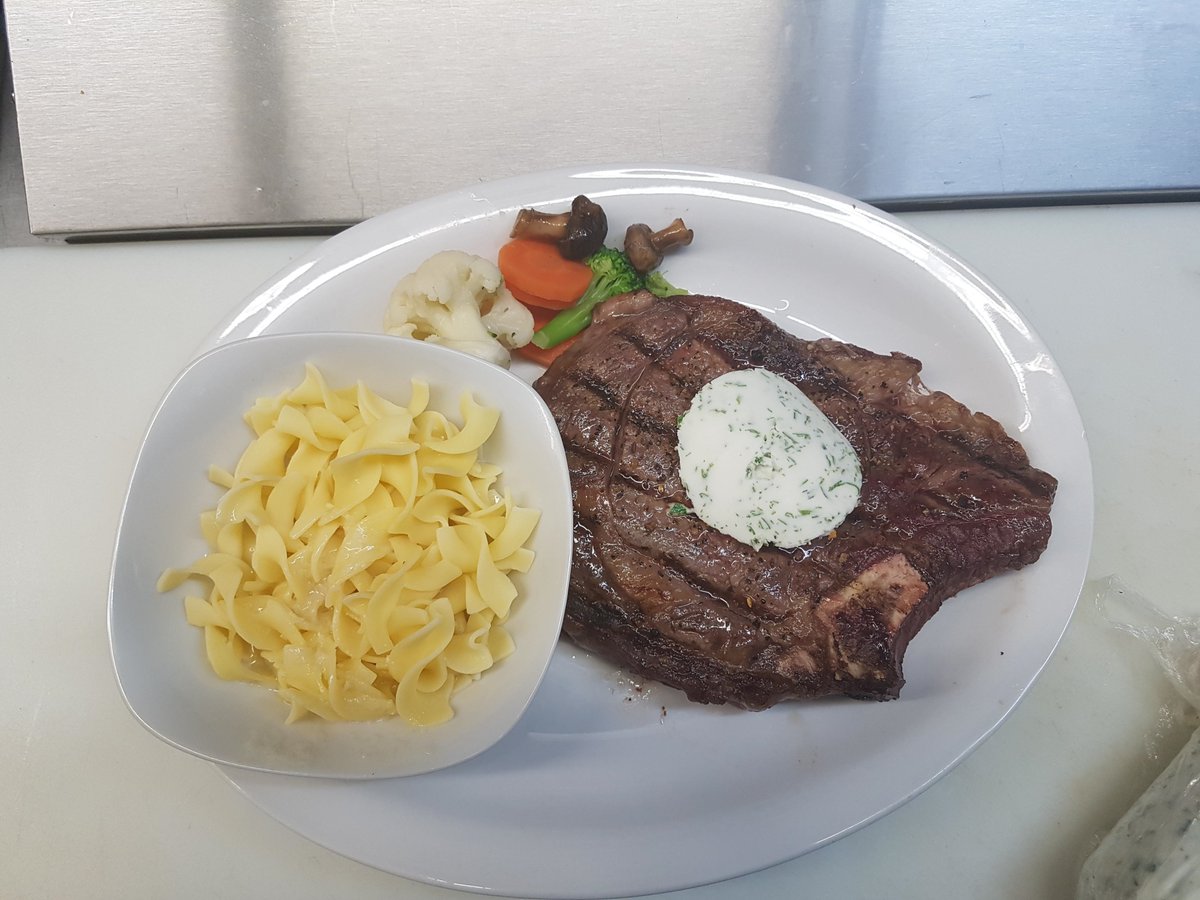 Chefnick024's tweet photo. Feeling hungry? Try this 32oz Rib eye Steak topped with garlic butter and garlic noodles. #HOS2131 #RestaurantInt @GetCracking https://t.co/gmLsNXMdfn