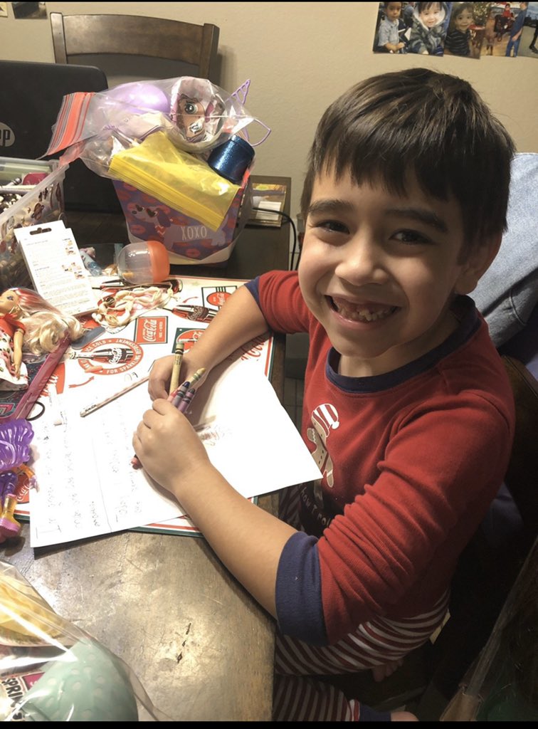 What a great idea! He wanted to focus on positive things, so his mom helped him create a “bag of gratefulness.” Everyday, he will think of something he is grateful for and draw a happy picture to put in the bag. Super awesome! <a href="/HumbleISD_RPE/">River Pines Elementary</a> @RPE_Counselors