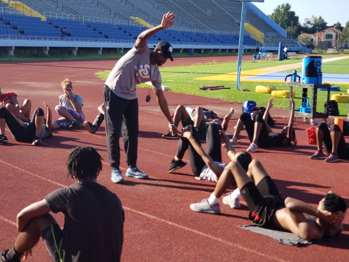 coach_freddie's tweet photo. Because I miss it too much.... #icoach #sutrackandfield #Southern #Jaguars #unitedwere19n #trackandfield #thesouthernway #theonlyway https://t.co/9Yuac2gaTk