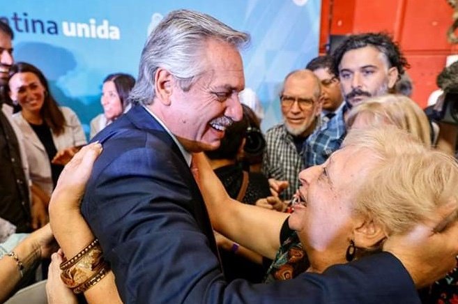¡Feliz cumpleaños <a href="/alferdez/">Alberto Fernández</a>!

Es fundamental saber que contamos con un Estado presente para construir una sociedad más justa, solidaria e igualitaria.

Gracias por tu compromiso, responsabilidad, amor y lealtad con el pueblo ❤️✌️

#AlbertoCumple