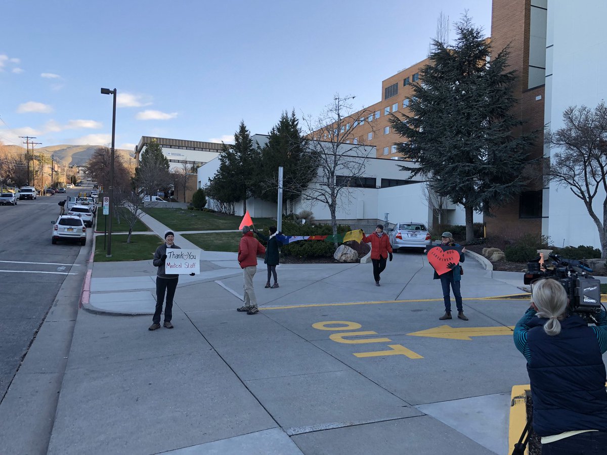 ErinGoff18's tweet photo. Thank you to the SLC Avenues community for organizing this special greeting of retired caregivers for current caregivers heading to work at @Intermountain #LDSH this morning. Love the “Air Hug 4 Caregivers” heart sign. #covid19 https://t.co/ULccQrp3mg
