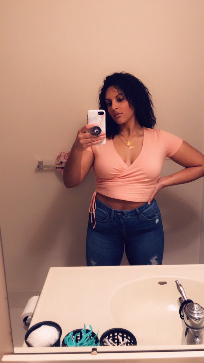 Alexandraa_mae's tweet photo. Aww shit waist getting smaller.......yโall know the rest๐ถ #20down ๐ช๐พ๐ https://t.co/ObqBWcuI9h