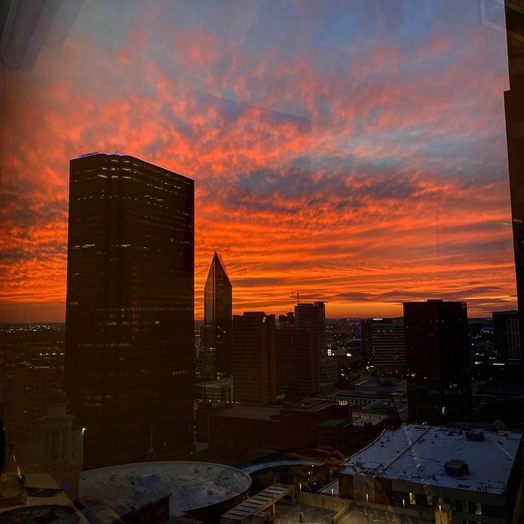 StretchBre's tweet photo. I LOVE sunsets and the one in Downtown Dallas tonight with my office building was ahhhmazing. Photo credit to my brother in law. #rosstower #sunset #StayAtHome https://t.co/pGRmdUeHwa