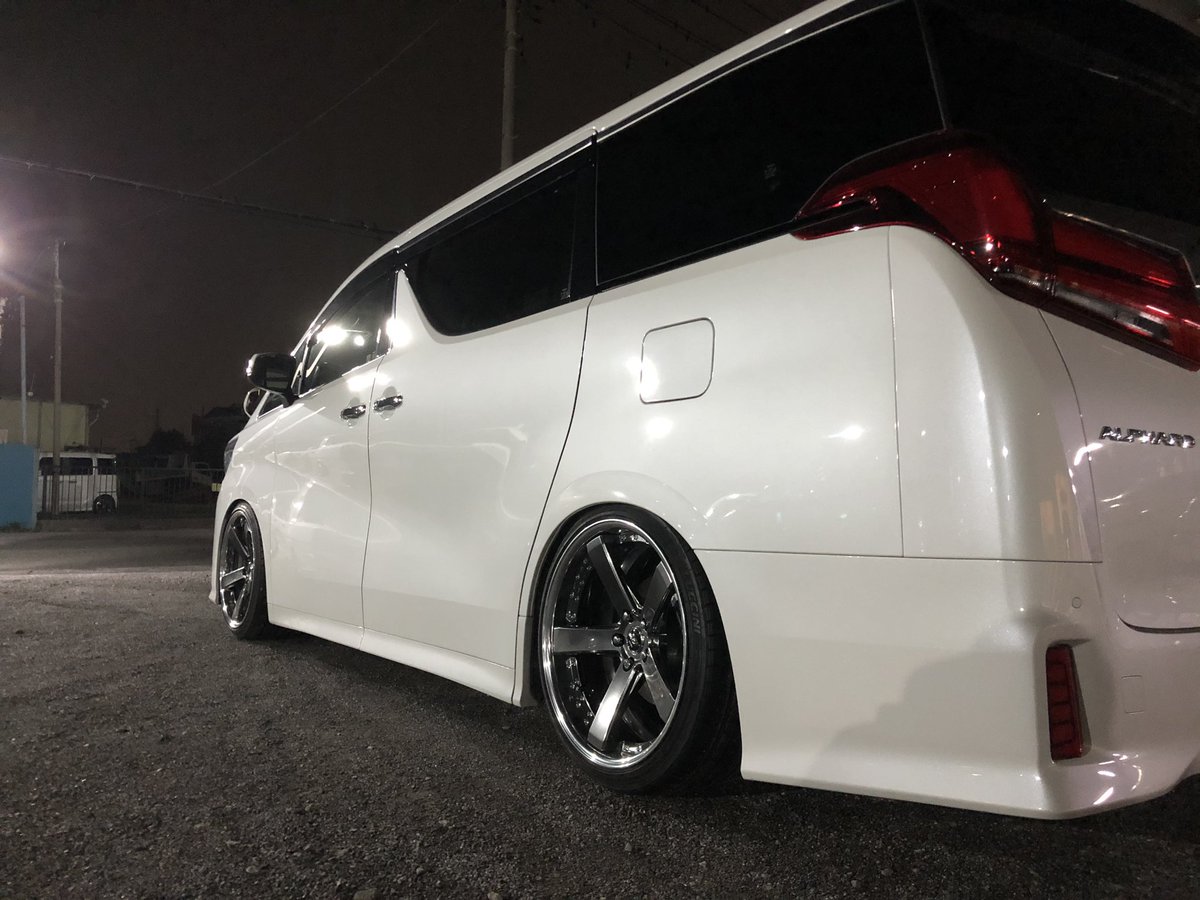 autoplanner2's tweet photo. 新車30アルファードに
弊社オリジナルブランド@ps_duex2 の車高調
#Duexダンパー
弊社コンプリートカーの 22クラウンを装着イメージに使って頂いてる
@workwheelsjapan さんの #ZEAST #BST2
20インチを装着!
タイヤは静寂性抜群な
#luccini さんをチョイス!
#Ps #アルファード #ツライチ #カスタム https://t.co/TaPqAXdg5j