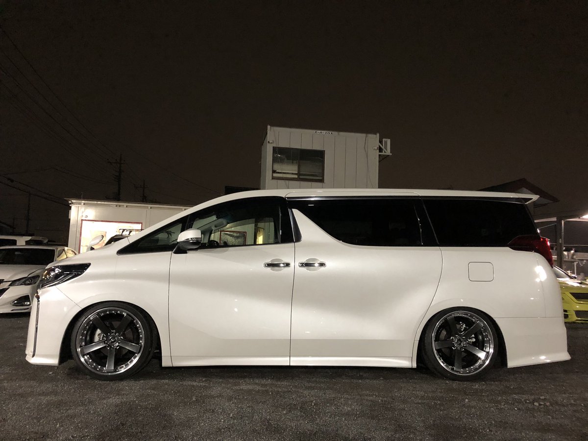 autoplanner2's tweet photo. 新車30アルファードに
弊社オリジナルブランド@ps_duex2 の車高調
#Duexダンパー
弊社コンプリートカーの 22クラウンを装着イメージに使って頂いてる
@workwheelsjapan さんの #ZEAST #BST2
20インチを装着!
タイヤは静寂性抜群な
#luccini さんをチョイス!
#Ps #アルファード #ツライチ #カスタム https://t.co/TaPqAXdg5j